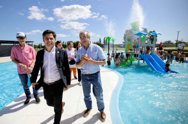 Kicillof inaugur piscinas para nios en Tapalqu